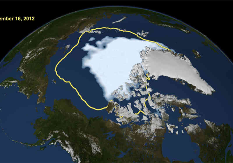 Utbredelsen av havis i Polhavet nådde et minimum på 3,41 millioner km2 den 16. september 2012. Gul linje viser gjennomsnittlig utbredelse for tidsrommet 1979-2000, og 50% av isen har smeltet siden den gang.