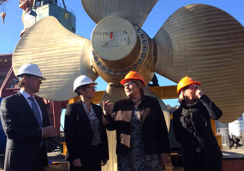 Statsministeren og næringsministeren på besøk ved Kleven Verft i Ulsteinvik. Foto: Statsministerens kontor.