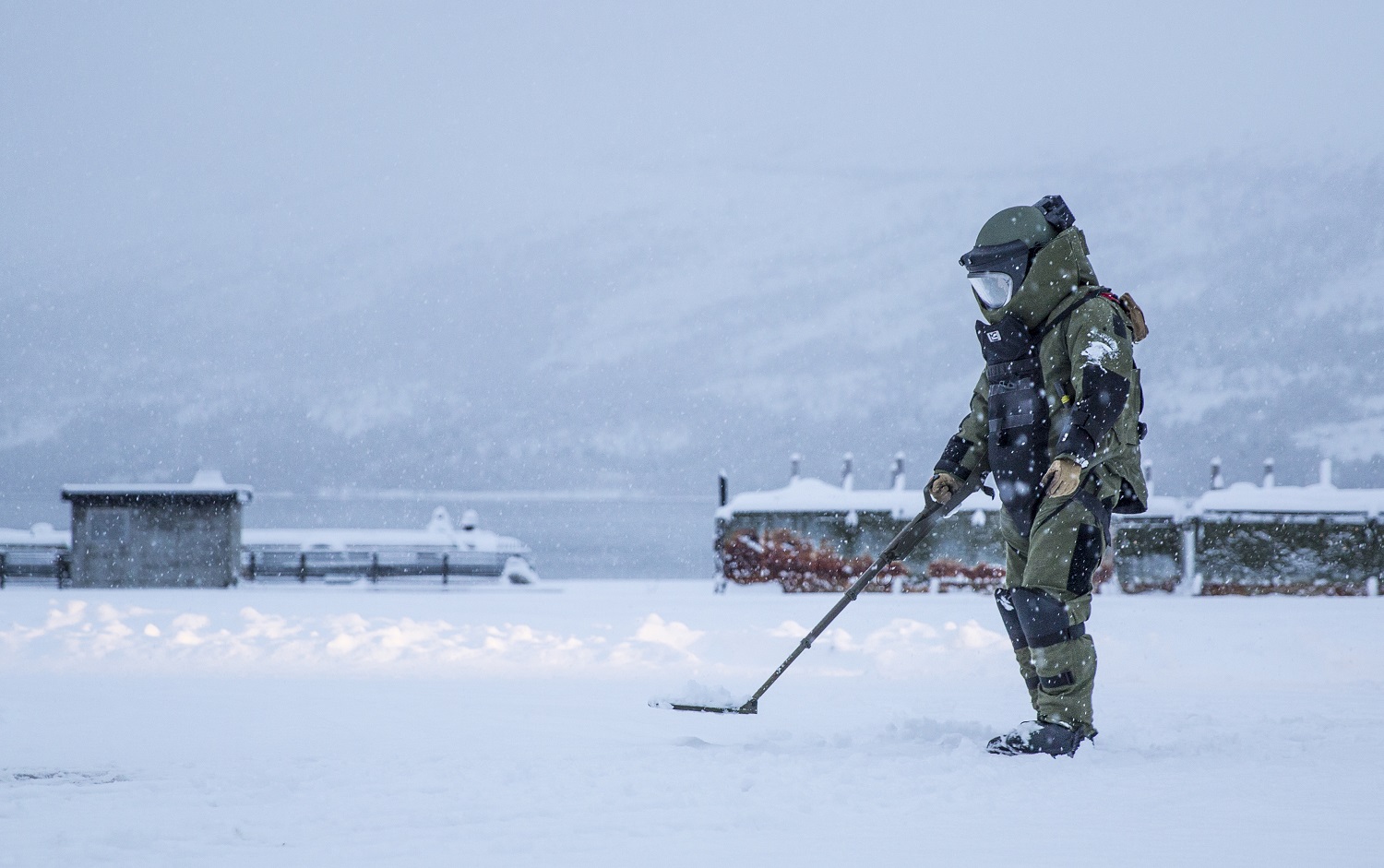 Minedykkar på bombedesarmeringsoppdrag under øvinga Artic Specialist i Ramsund i 2016. Foto: Olav Standal Tangen/Forsvaret.