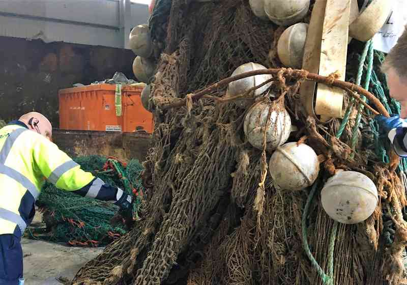 «Fishing For Litter» har fått etablert mottaksløsninger for marint avfall i 9 havner og 64 fiskefartøy er med på ordningen. Foto: Hermes.