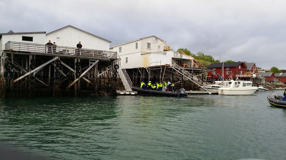 Synlig forskjell på høy- og lavvann på Sørarnøy. Foto: Endre Daniloff. 