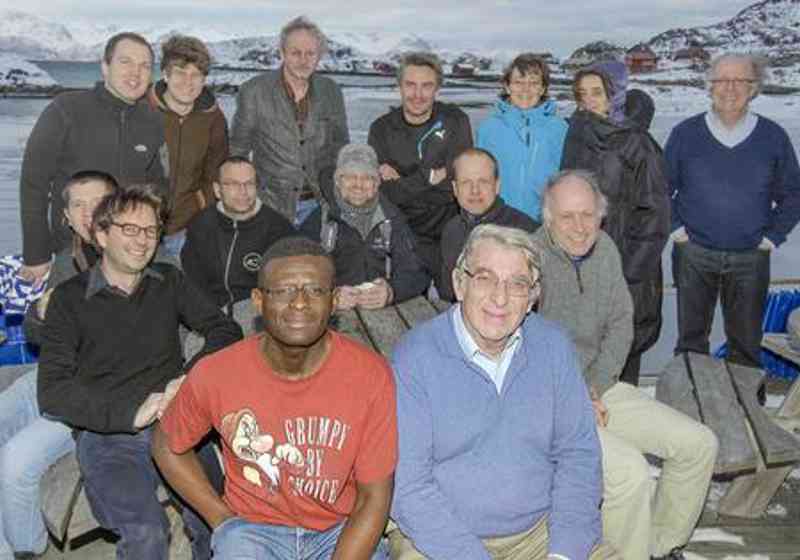 Her er forskergruppa som skal forsøke å finne fram til nye modeller for å beregne fiskebestander og annet liv i havet. Forrige uke hadde de sitt første møte på Sommarøy hotell utenfor Tromsø.