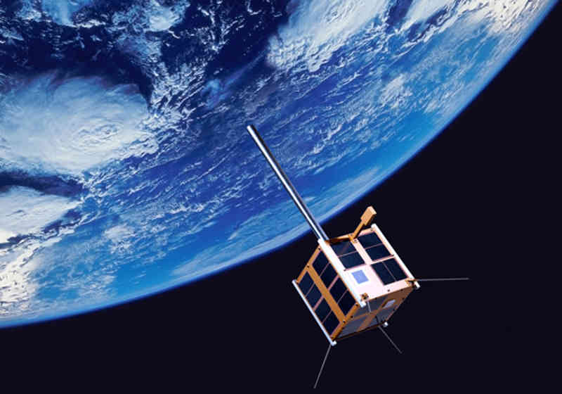 Satellitten veier bare seks kilo, og går i bane nesten fra pol til pol i 630 kilometers høyde. Foto: Science Photo Library/FFI.