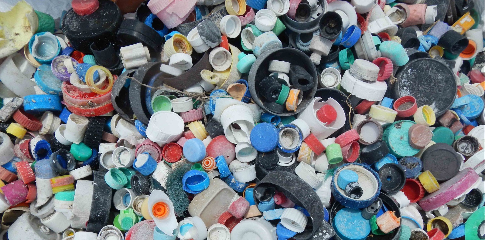 Det samlast enorme mengder med plast frå havet. Biletet er eit illustrasjonsfoto av plastsøppel funnet i Stillehavet: National Oceanic and Atmospheric Administration (NOAA)/Kristen Kelly.