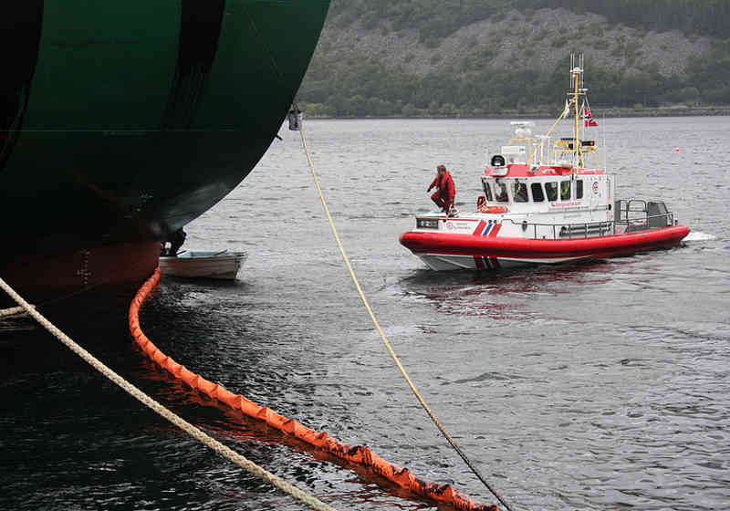 "Simrad Buholmen" på oppdrag for Kystverket. Foto: Redningsselskapet.