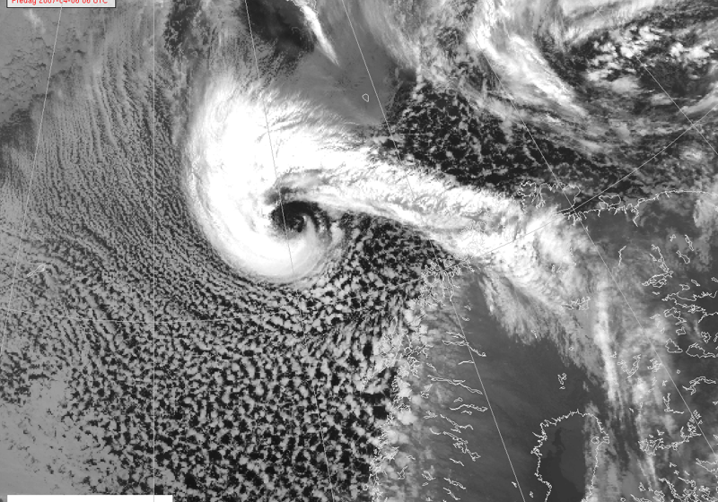 Satellittbilde av et polart lavtrykk. Foto: NOAA/met.no.