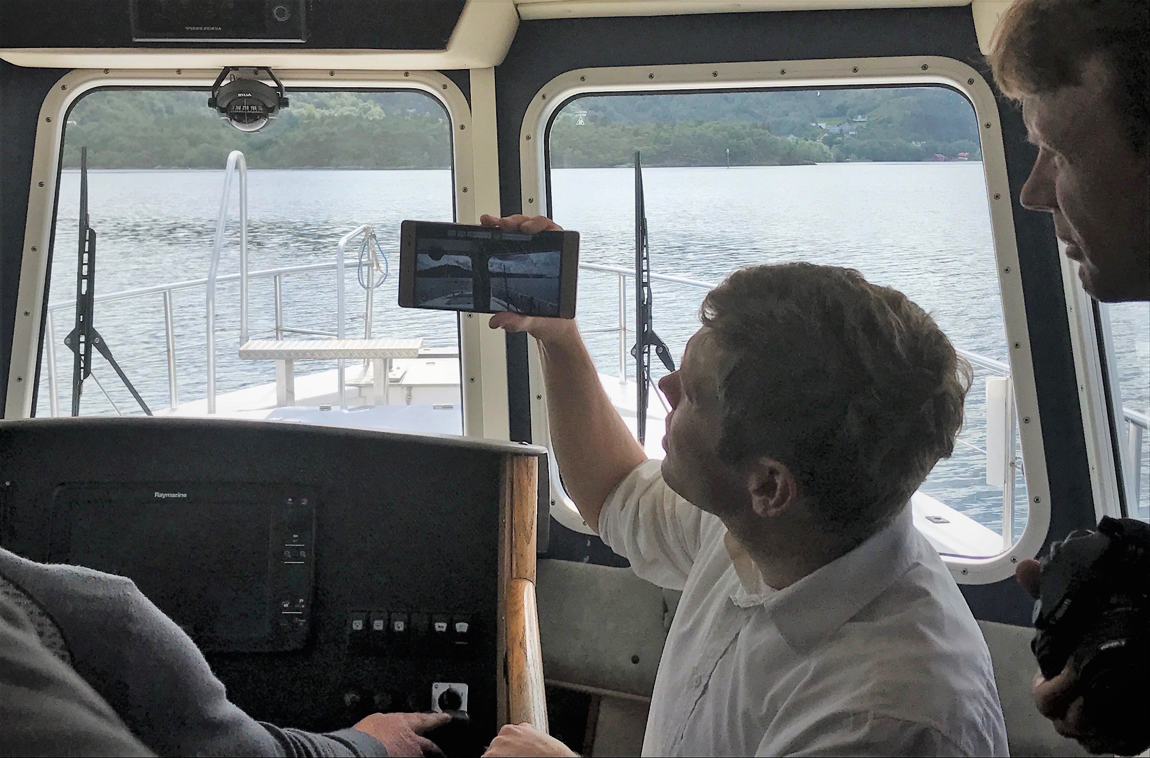 Planlegg båtturen hjemme eller i båten. Sjekk bølgevarsel for din rute på mobilen. Illustrasjonsfoto: BarentsWatch.