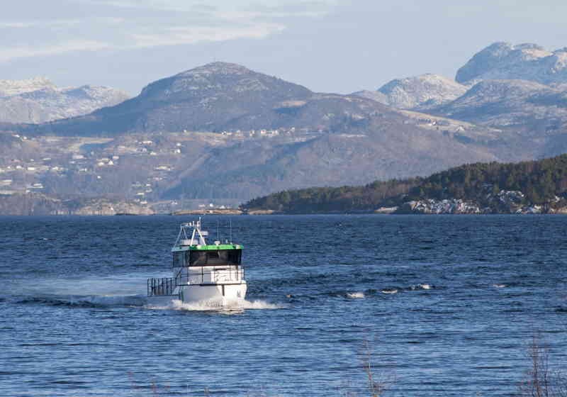 Målefartøyet &quot;Anda&quot; på vei inn til Vågen i Stavanger. Foto: Sissel Kanstad/Kartverket.