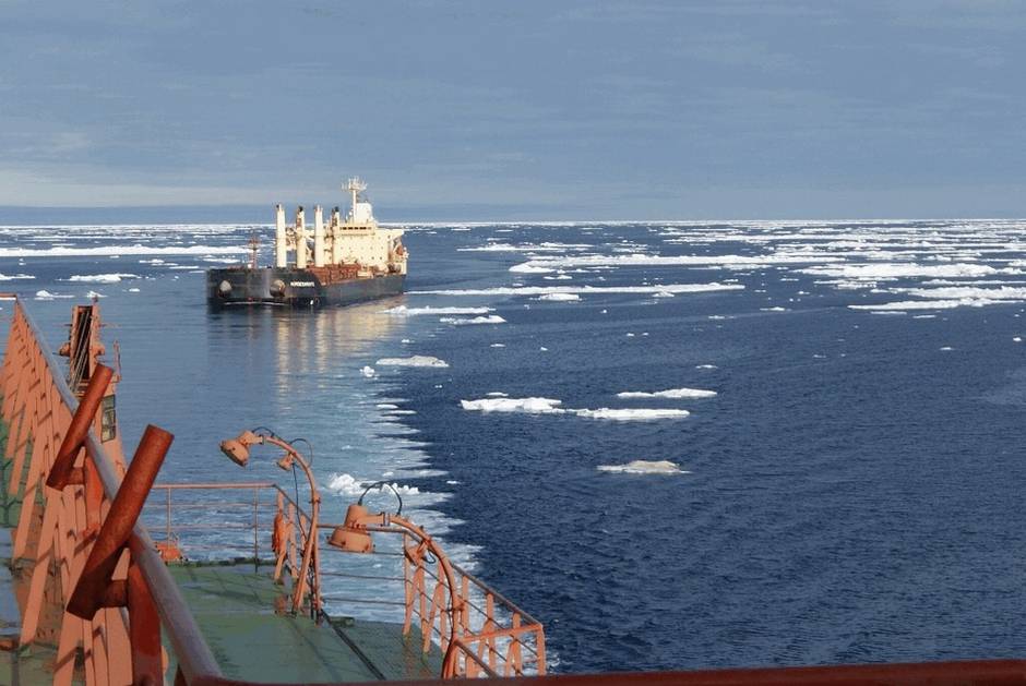 Nordic Barents på vei gjennom Nordøstpassasjen. Foto: Tschudi Shipping.