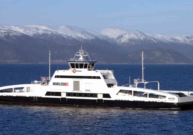 MF Ampere går i rute over Sognefjorden. Foto: Norled.