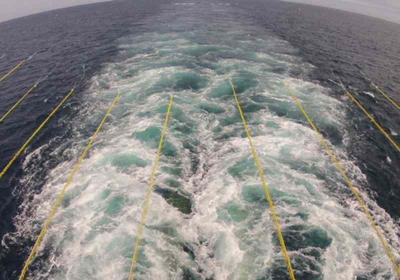 Seismikkfartøyet skal holde forsvarlig avstand til fartøy som driver fiske. Her fra Barentshavet. Foto: Dolphin Group. 
