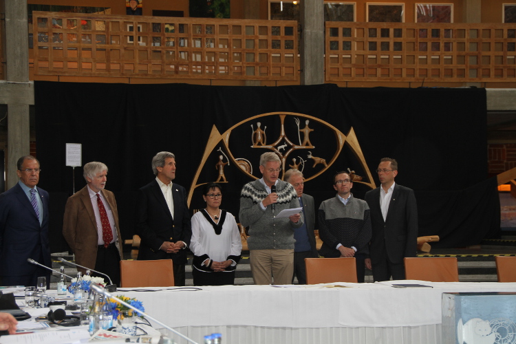 De åtte medlemslandene i Arktisk råd samlet i Kiruna 15. mai 2013. Foto: Utenriksdepartementet.