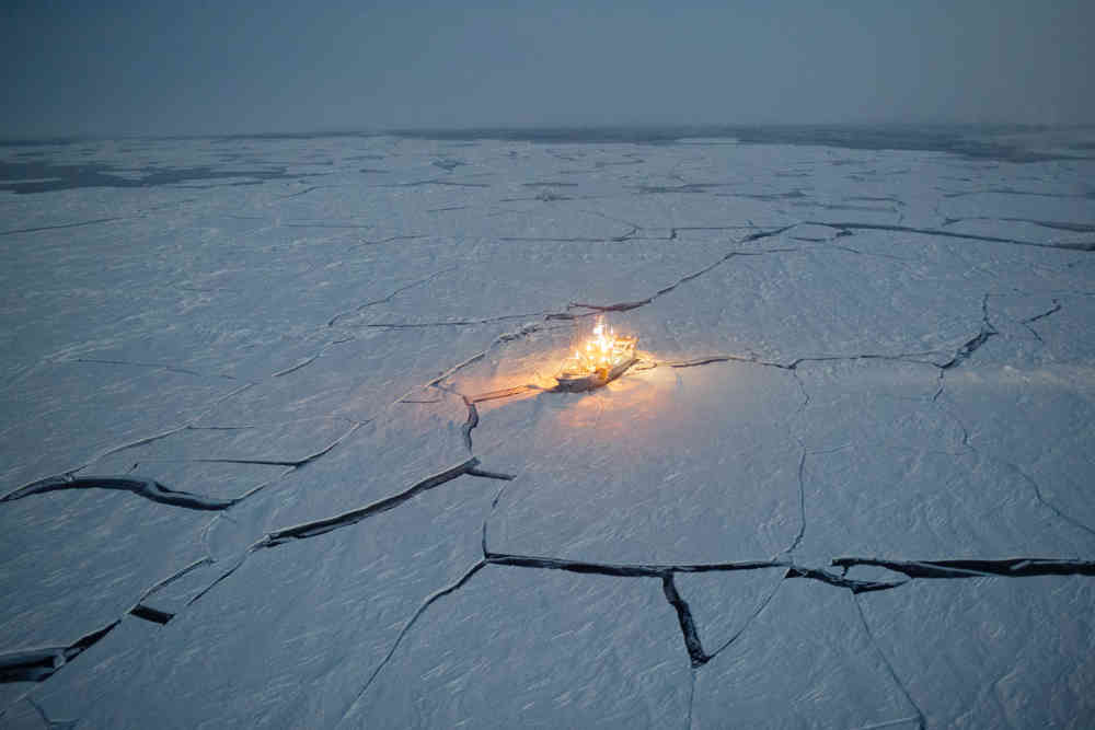 Forskningsskipet RV Lance på tokt i 2015. Foto: Nick Cobbing/Norsk Polarinstitutt.