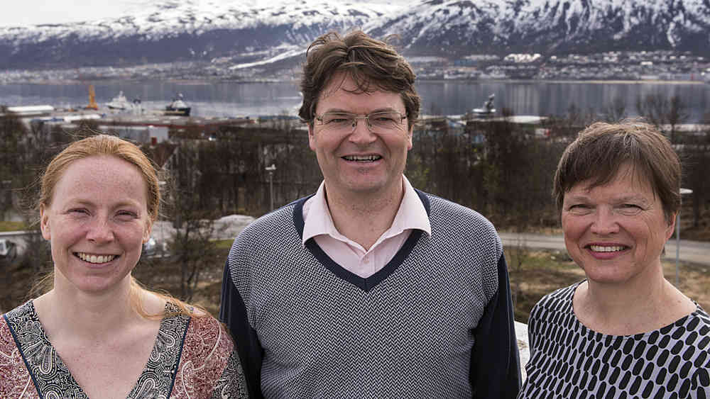 Forsker Maria Fossheim (t.v.) ved Havforskningsinstituttet og førsteamanuensis Raul Primicerio ved UiT Norges arktiske universitet har funnet ut at fiskesamfunn i Barentshavet blir presset nordover av klimaendringene. Studien ble publisert i Nature Climate Change i går. I tillegg har forskere fra både Havforskninga, UiT Norges arktiske universitet og det russiske havforskningsinstiuttet Pinro bidratt til den vitenskapelige artikkelen. En av dem er prodekan Michaela Aschan ved Fakultet for biovitenskap, fiskeri og økonomi ved UiT, Michaela Aschan (t.h.).